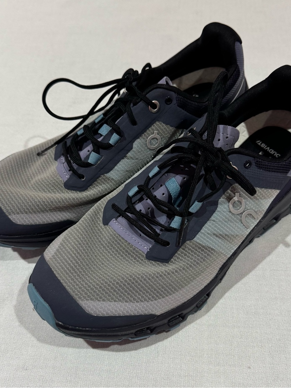 On Cloud Running Shoes - Women’s Gray/Black Size 9W